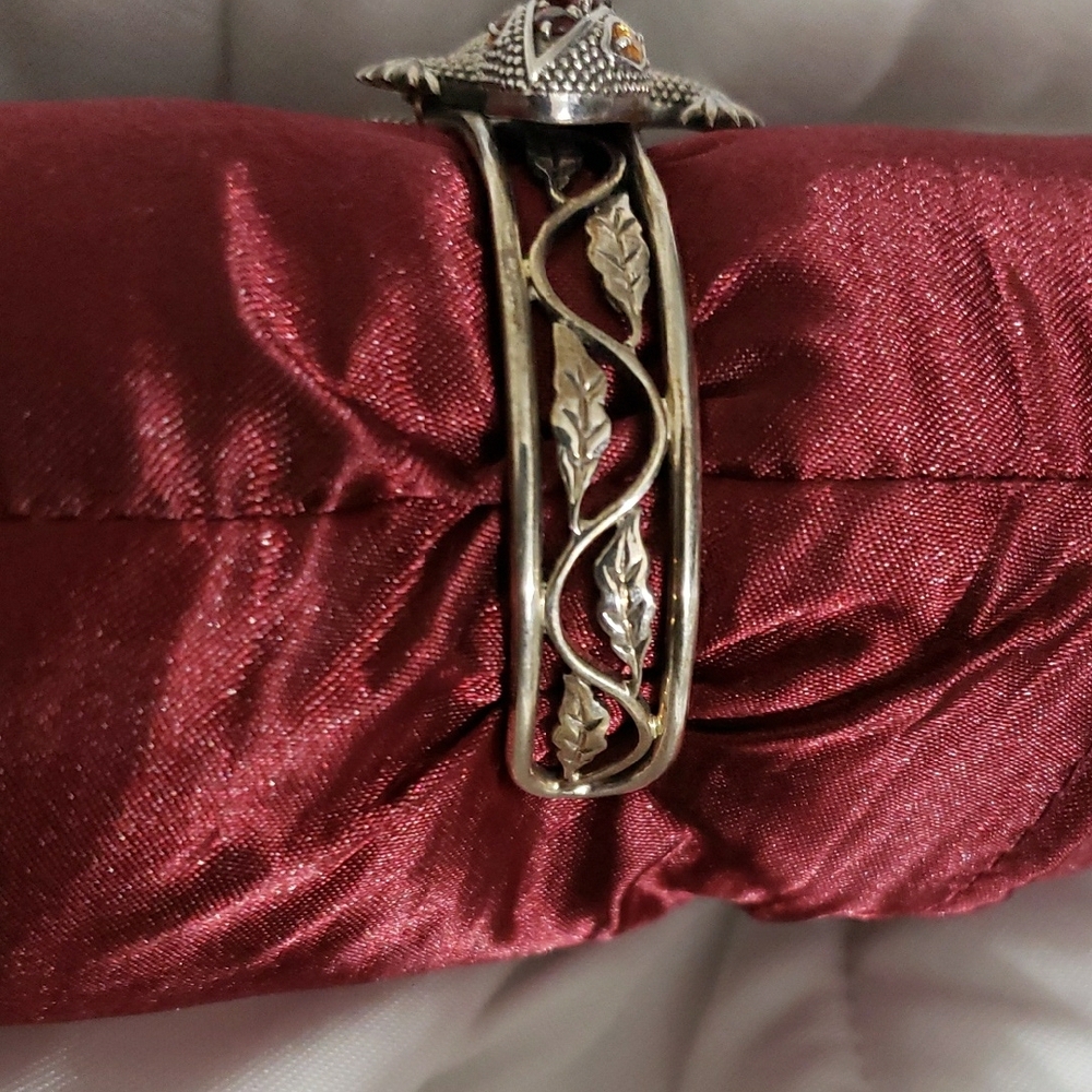 Elegant Silver and Red Lizard Bracelet - Picture 3 of 6